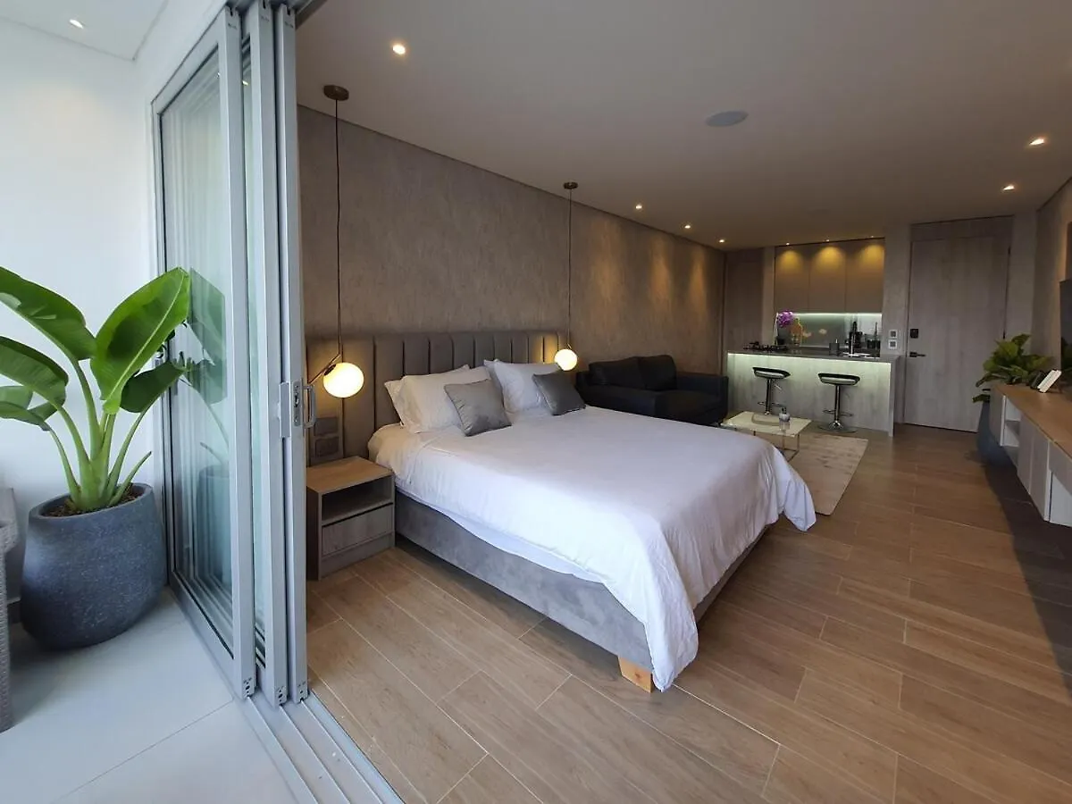 Moderna Suite Con Balcon Y Vista Al Lago Y Al Mar Cartagena 0*,