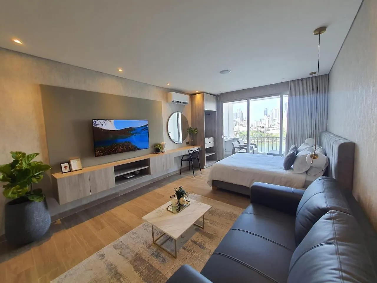 Moderna Suite Con Balcon Y Vista Al Lago Y Al Mar Cartagena 0*,