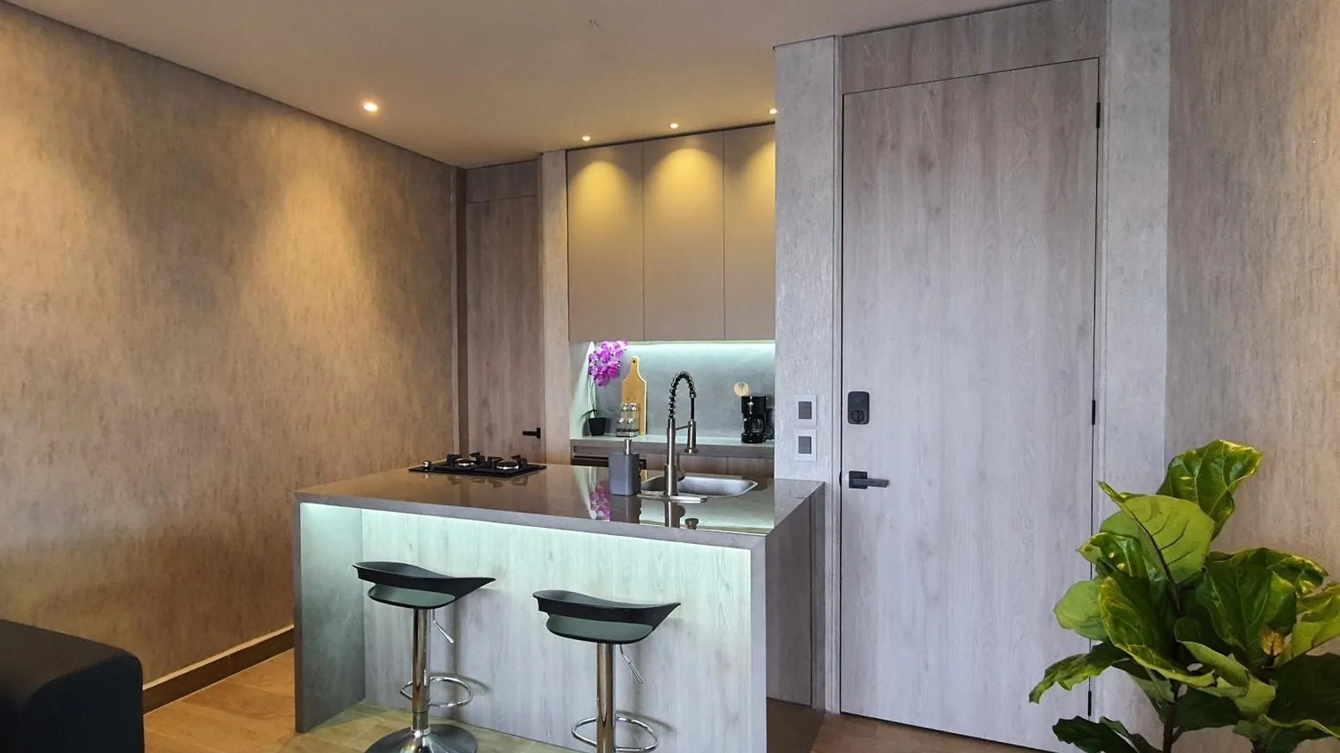 Moderna Suite Con Balcon Y Vista Al Lago Y Al Mar Cartagena Daire